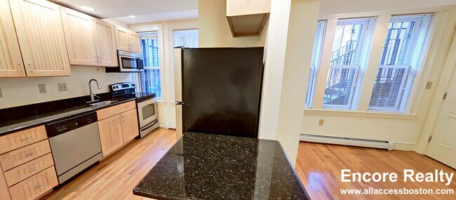 170 Commonwealth Ave unit B, Boston, MA 02116 - photo 2