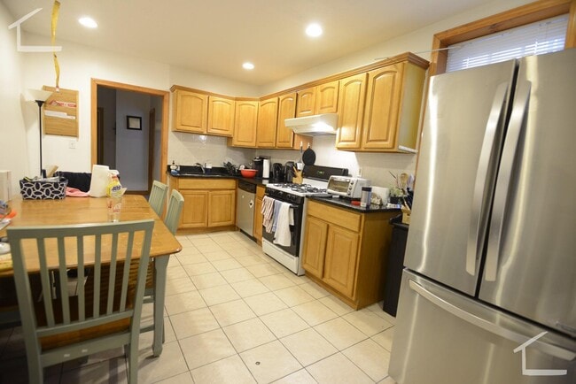 25 Gibbs St, Brookline, MA 02446 - photo 3