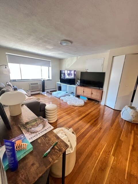 209 Babcock St unit 3B, Brookline, MA 02446 - photo 1