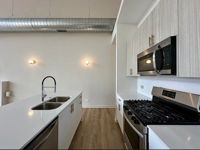 3207 N Narragansett Ave unit THREE BEDROOMS, Chicago, IL 60634 - photo 4