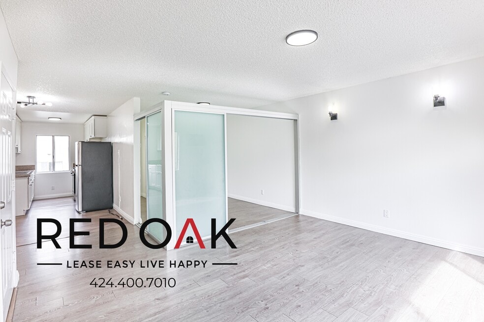 8555 Independence Ave unit 201, Canoga Park, CA 91304 - photo 1