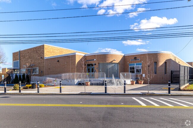 Huber Street Elementary School a community of learners, building a brighter future together.