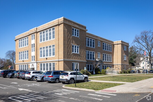 The Lincoln School serves preschoolers and prepares them for formal education, located in Westfield, NJ.