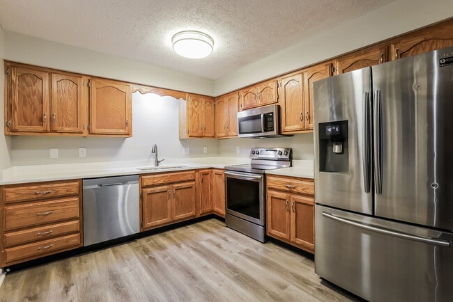 7202 Nostalgia Ln, Indianapolis, IN 46214 - photo 6