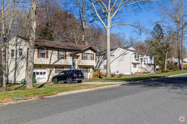 There are less than 950 people in Roosevelt, NJ now, but it’s still a very friendly area.
