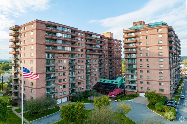 The skyline views from this high-rise building in Wellington are easy to enjoy.