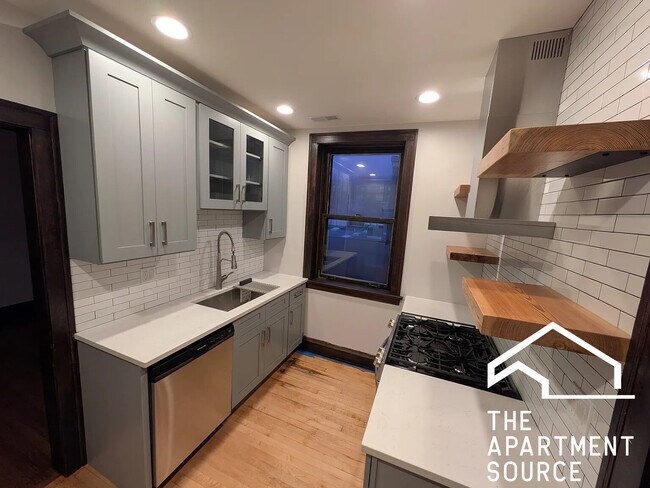 2626 W Devon Ave unit 201, Chicago, IL 60659 - photo 2