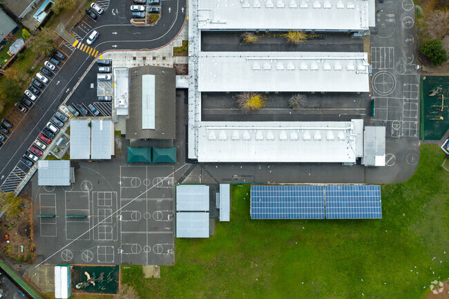 Lynwood Elementary School is an excellent schooling option.