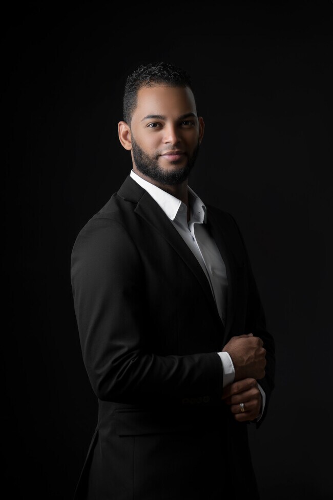 Agent Photo
