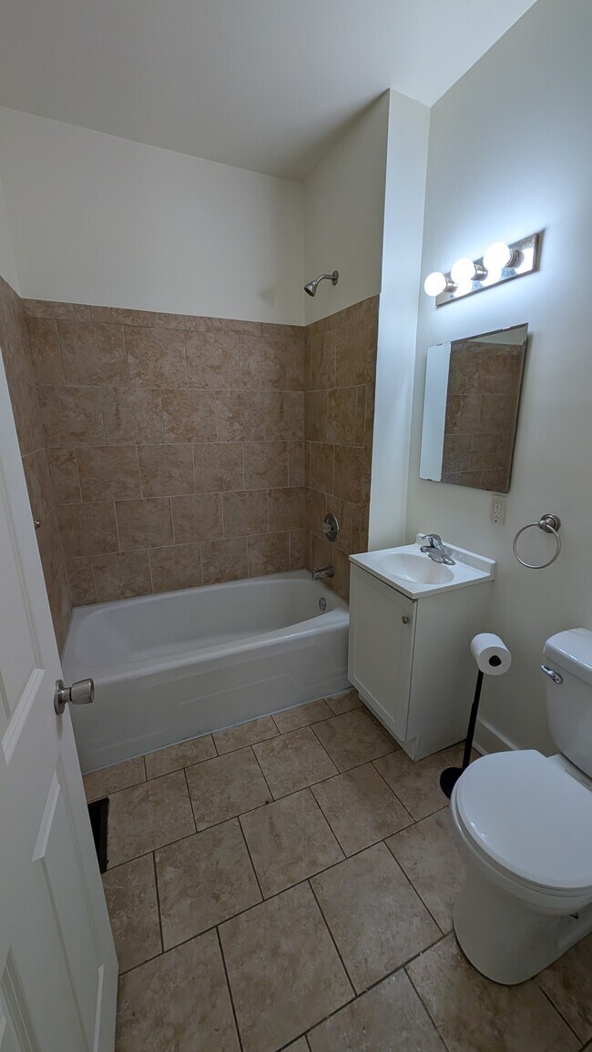 3210 N Richards St, Milwaukee, WI 53212 - photo 5