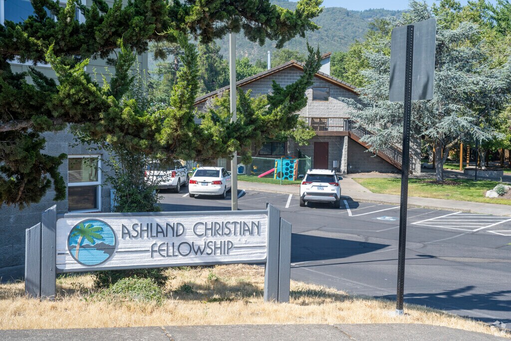 Pilot Rock Christian School search students in the Ashland area.