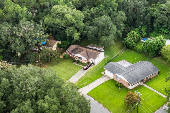 Live on large plots in Hartsfield Tallahassee, FL.