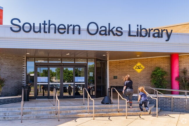 Southern Oaks Library near Highlander Community South provides a quiet reading environment.