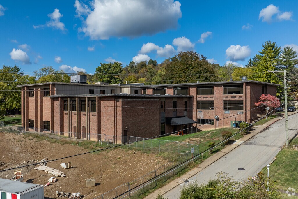 The Linsly School was founded in 1814 as a private independent day and boarding school.