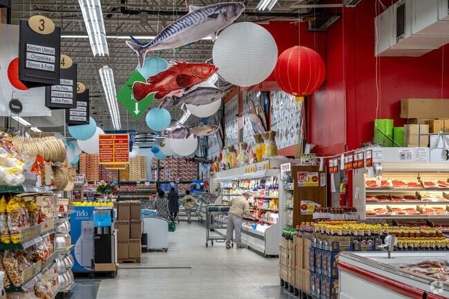 Kylawn residents can shop for groceries at Sun Foods off Brooklyn Blvd.