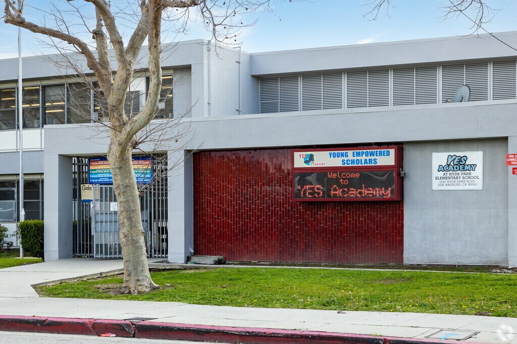 Entrance of Yes Academy