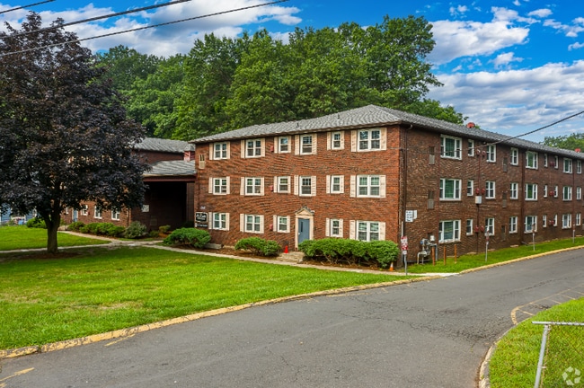 266 Main St unit 1 Bedroom, Windsor Locks, CT 06096 - photo 6
