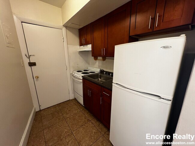 33 Lancaster Terrace unit 312, Brookline, MA 02446 - photo 3