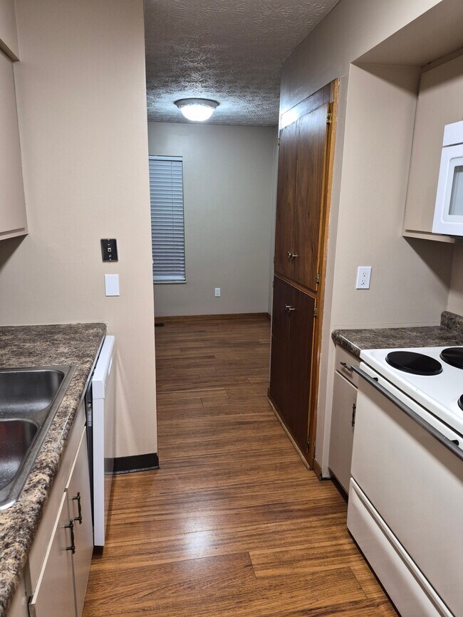 466 Heritage Cir unit 466 HC, Bucyrus, OH 44820 - photo 4