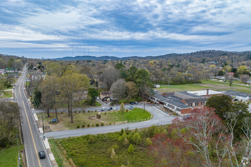 Students in Alice Bell  may attend Richard Yoakley School.