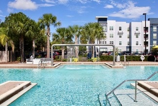 13702 N 42nd St, Tampa, FL 33613