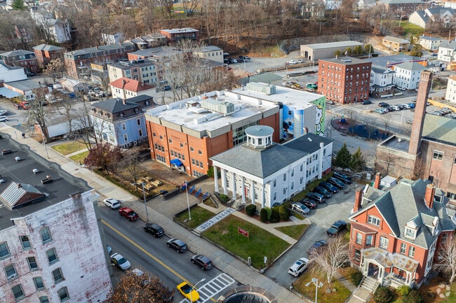 Welcome to Jacob Hiatt Magnet School located in Main Middle, Worcester, Massachusetts.