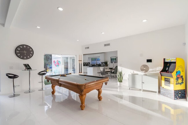 20010 Highland Lakes Blvd unit ID1372334P, Miami, FL 33179 - photo 2