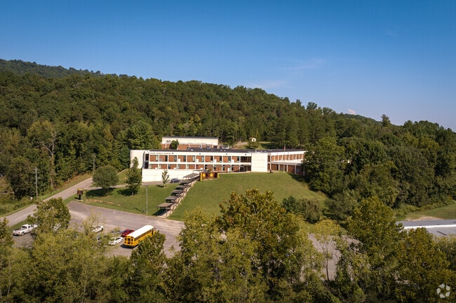 Expand your knowledge and wisdom at Dade Middle School.