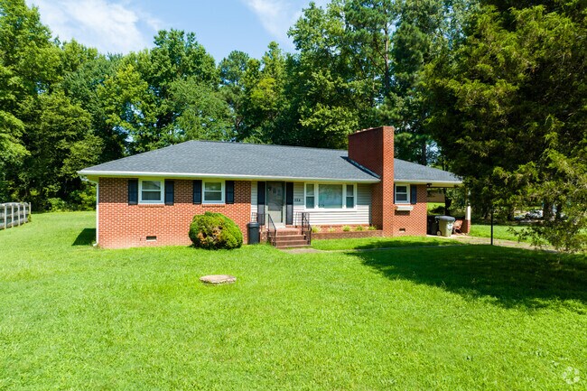 Many brick ranch homes reside on Hodges Road in the neighborhood of Swanson.
