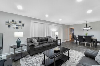 701 E Higgins Rd Unit ID1301334P, Elk Grove Village, IL 60007