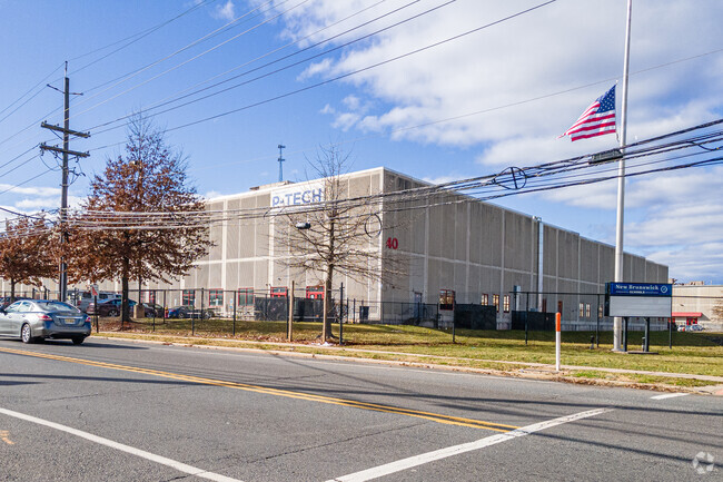 Lincoln Annex School serves 557 students in grades 4-8.