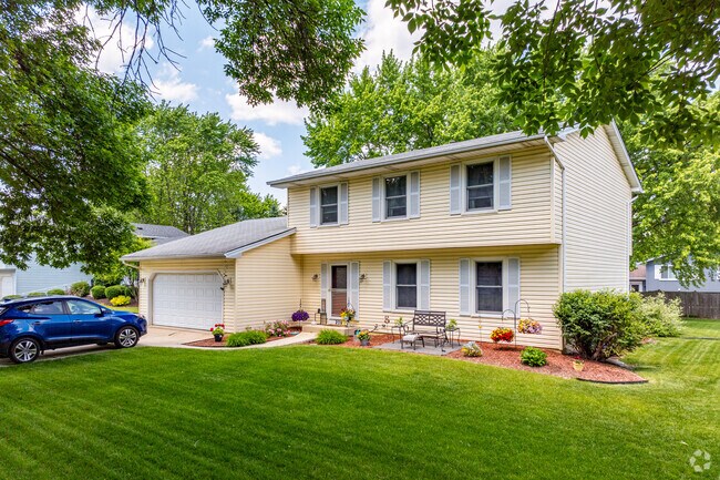 Many lots in Winding Creek Estates are split-level homes with trees and wide front lawns.