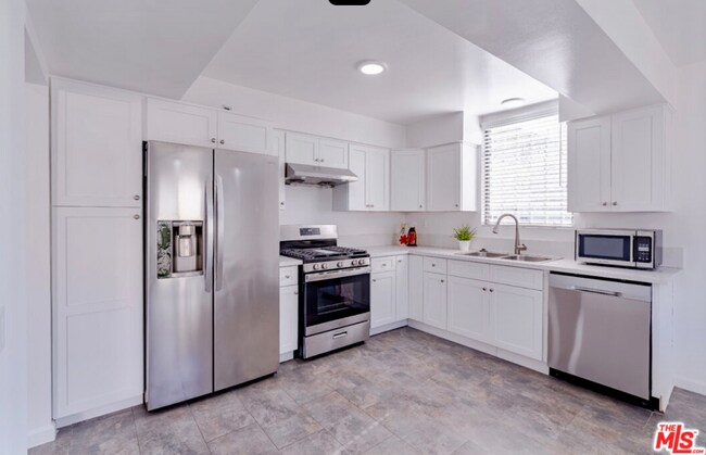 1017 S Bedford St unit 2, Los Angeles, CA 90035 - photo 2