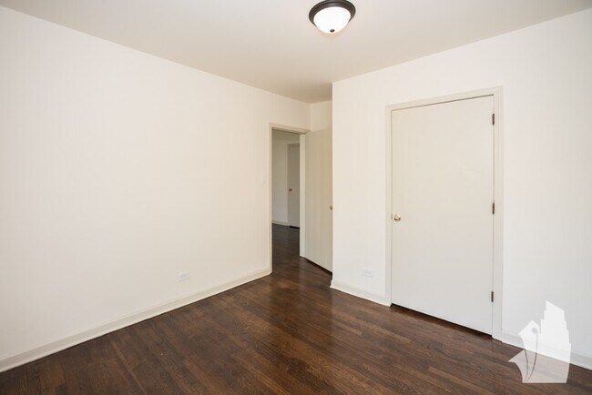 908 W Montrose Ave unit GDN, Chicago, IL 60613 - photo 6