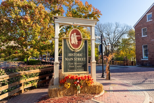 Old Town Saint Charles draws residents from all over Saint Louis to it's historic streets.