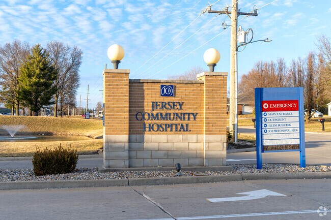 The 67 bed Jerseyville Community Hospital serves Jerseyville and the surrounding towns.
