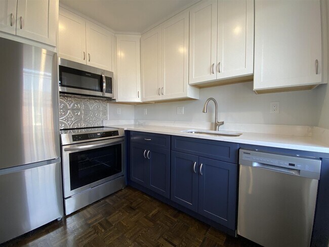 Cambridge Court unit R5B, Cambridge, MA 02139 - photo 3