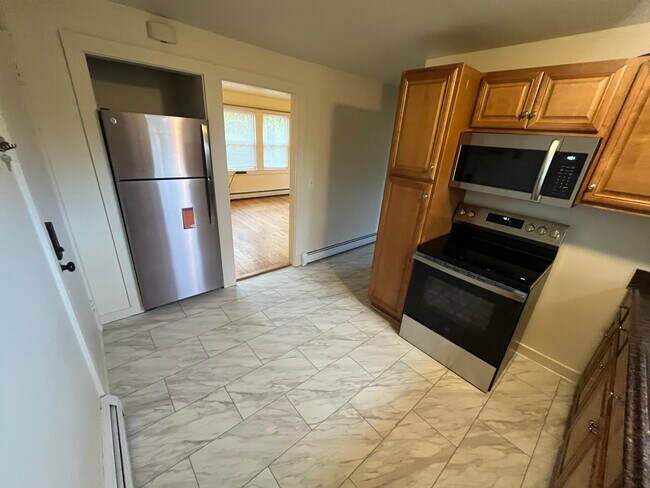 34 Miles St unit 2L, Millbury, MA 01527 - photo 2