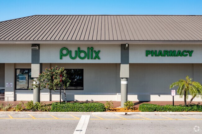Grocery convenience at Publix Supermarket close to Lake Clarke Shores, FL.