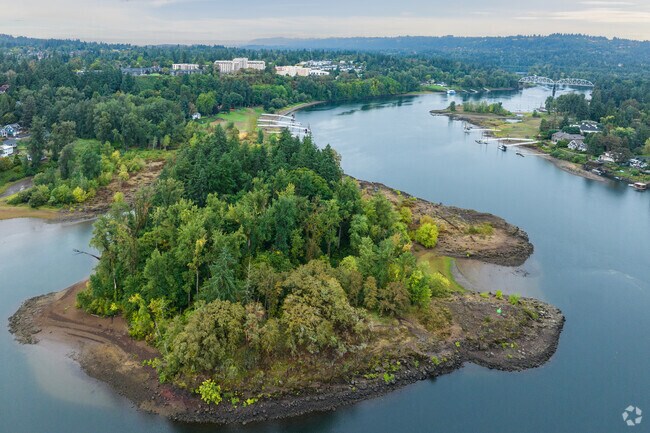Elk Rock Island marks the north west edge point of Oak Grove.