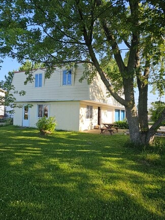 19 Lloyd Dr Unit 19 Lloyd Dr Unit 3, Cheektowaga, NY 14225