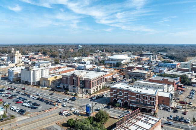 Downtown Dothan offers plenty of business, dining, and shopping options for local residents and tourists.