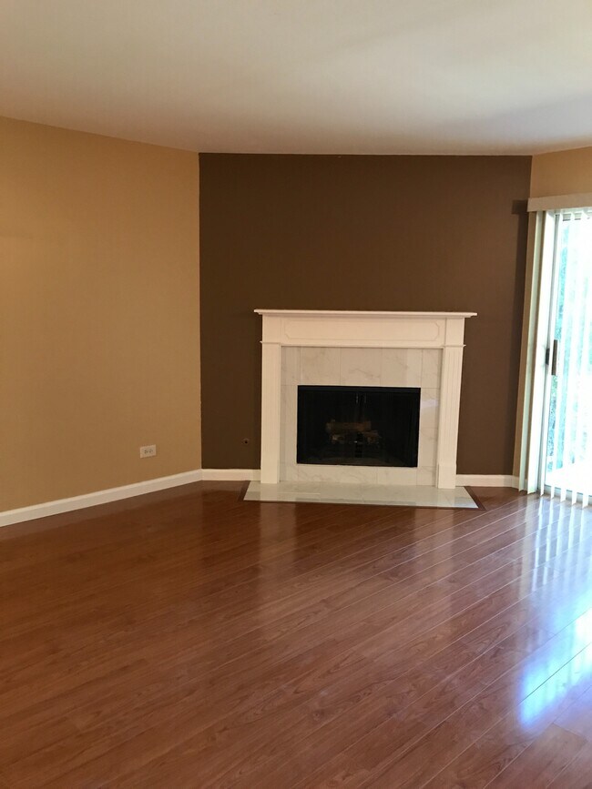 7010 Newport Dr, Woodridge, IL 60517 - photo 5