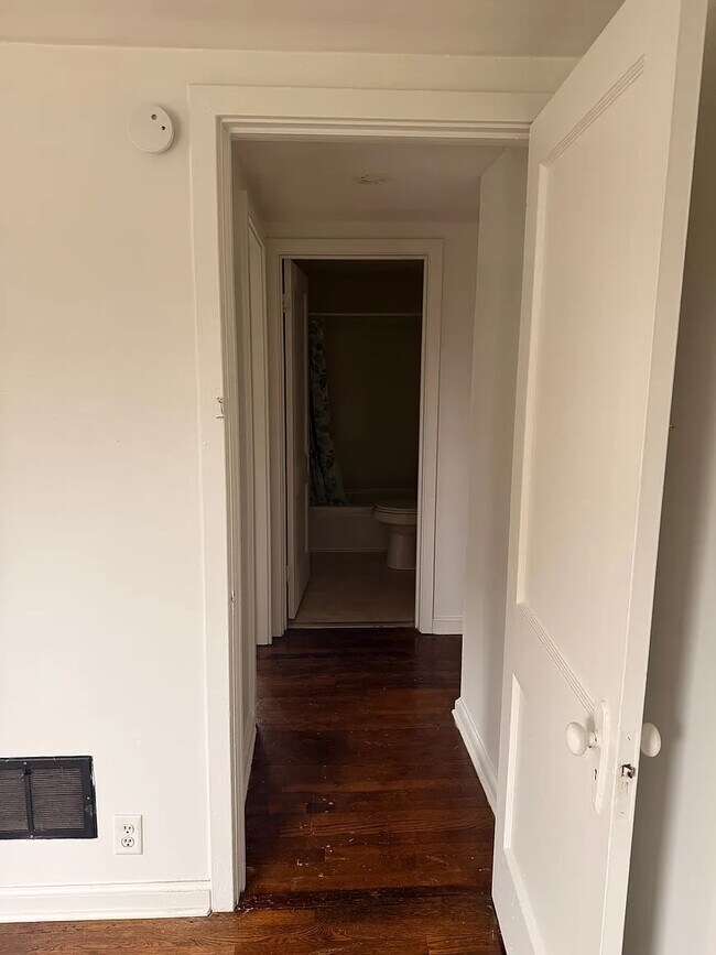 430 Oak St unit 430 Oak St. Upstairs, Marion, OH 43302 - photo 5