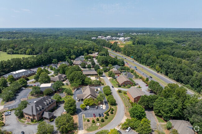 Oglethorpe sits next to the Athens iner-loop, providing easy transportation around town.