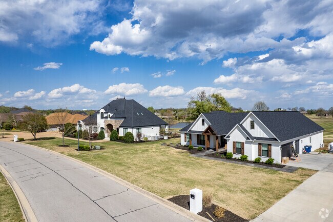 The Big Creek Country Club offers custom built homes situated along the courses fairways.