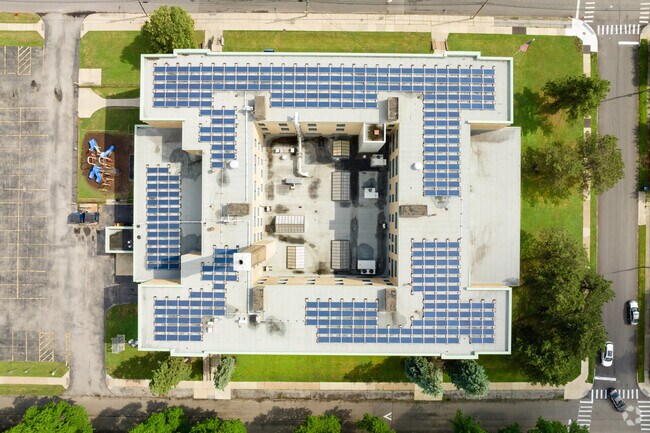 The student-teacher ratio at PS 82 Early Childhood Center in Buffalo is 9:1.