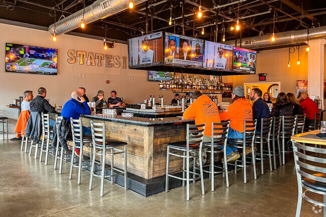 Stateside Tap & Tavern draws a large lunch time crowd in Franklin Township.