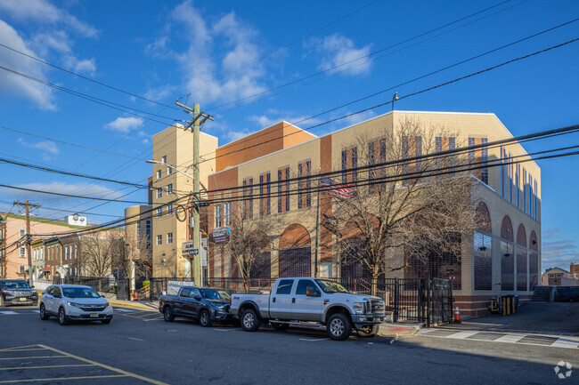 Number 4 School is dedicated to striving for academic excellence and higher standard.