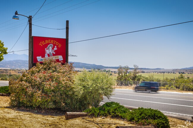 Yilbertos Taco Shop in Anza serves delicious Mexican cuisine.